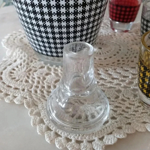 🇨🇵 Vintage  Liquor bottle 1960 mod houndstooth pattern with 3 shooters - Picture 2 of 5